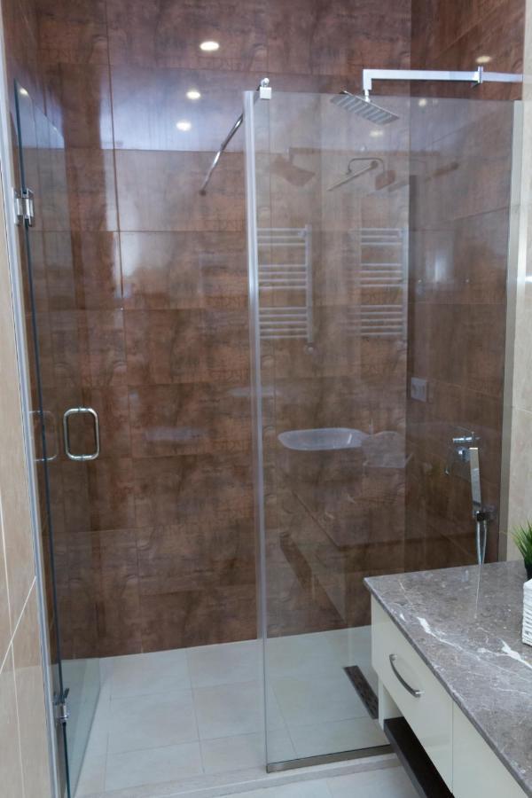 Aura Sameba, Luxury Apartment Тбилиси Екстериор снимка